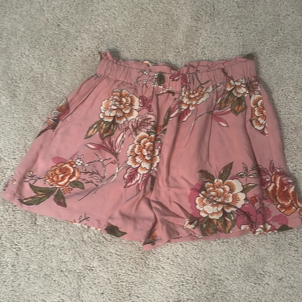 Angie Girls L pink floral shorts